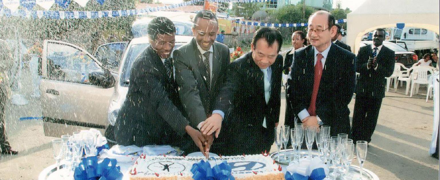 H.E. Ambassador of the Republic of Korea, Mr. Oh, Regional Director of Hyundai Motor Company and Mr. Kassahun Hailemariam, G/Director of Transport Authority.  